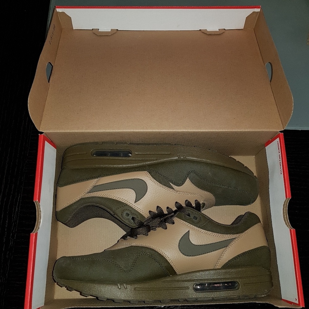 Nike Air Max 1 Premium